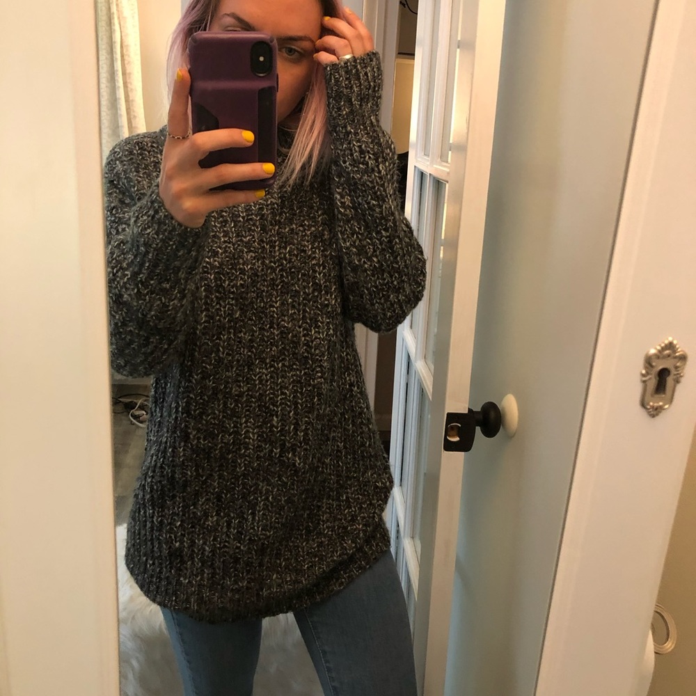 Primark black and white long sweater size xs
